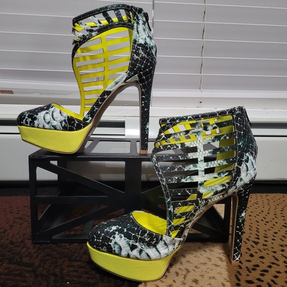 Qupid Heels Size 7.5 - Picture 3 of 9